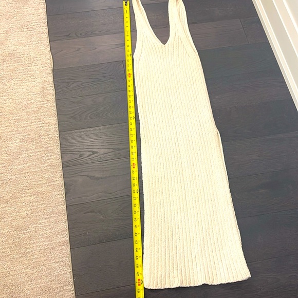 Cream toned sleeveless cotton knit long side split cardigan. - Picture 5 of 5